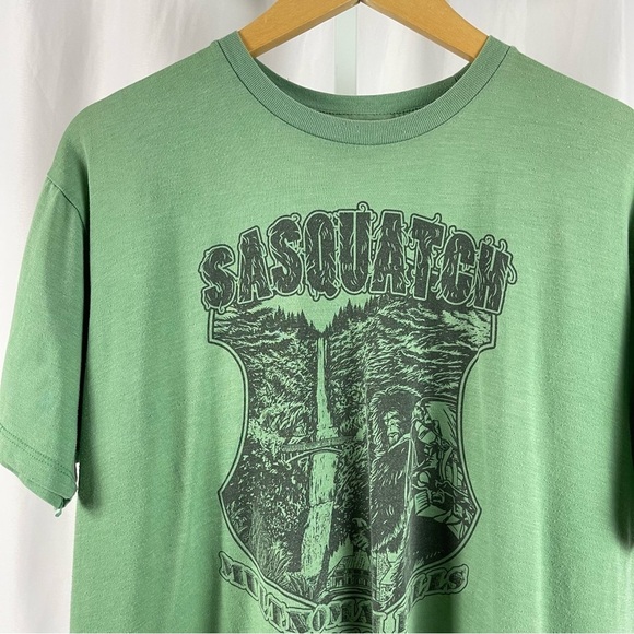 Little Bay Root Large Sasquatch Multnomah Falls Nature Waterfall Graphic Shirt - Picture 7 of 7